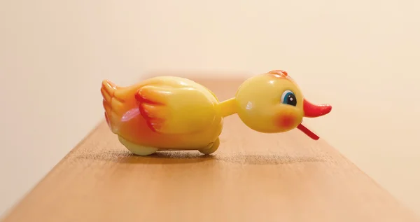 Пластиковая жёлтая утка, детская игрушка — стоковое фото