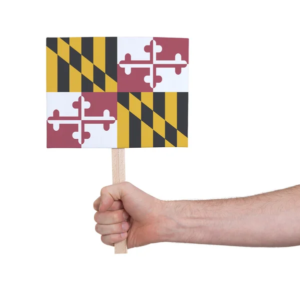 Mano sosteniendo una tarjeta pequeña - Bandera de Maryland — Foto de Stock