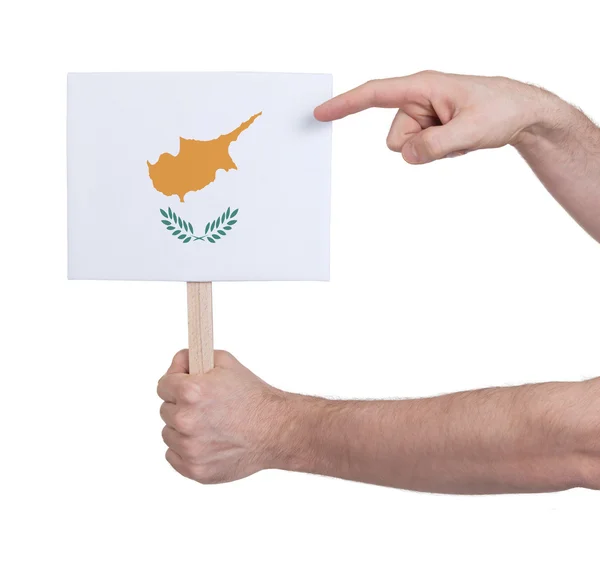 Mano sosteniendo una tarjeta pequeña - Bandera de Chipre —  Fotos de Stock