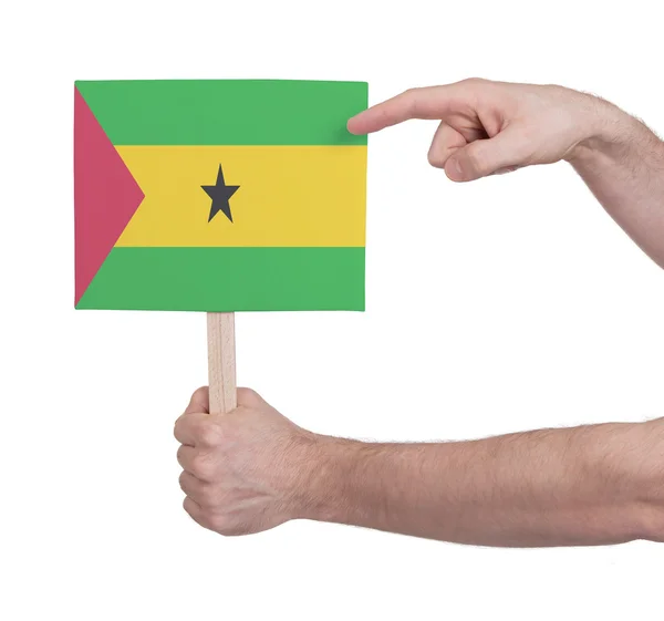 Hand met kleine kaartje - vlag van Sao Tomé en Principe — Stockfoto