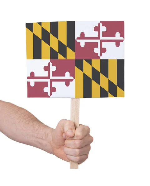 Mano sosteniendo una tarjeta pequeña - Bandera de Maryland — Foto de Stock