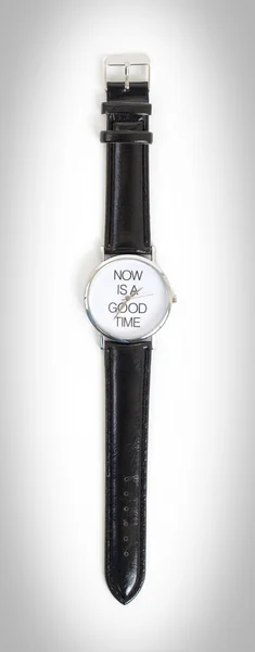 Reloj de pulsera con pulsera de cuero aislado — Foto de Stock