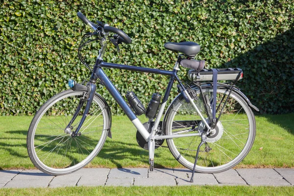 Elektrisk cykel i solen — Stockfoto