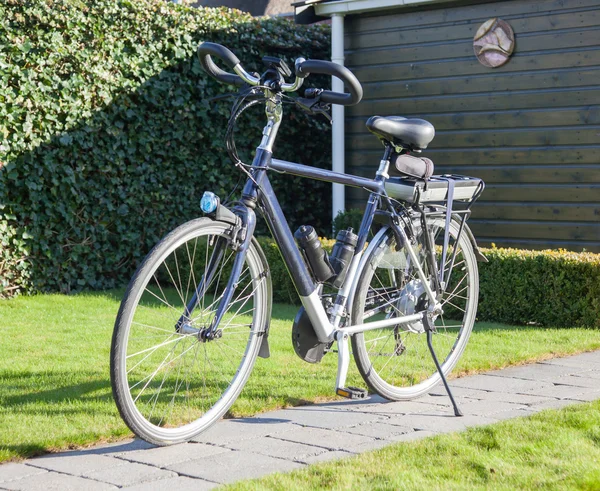 太陽の下で電動自転車 — ストック写真