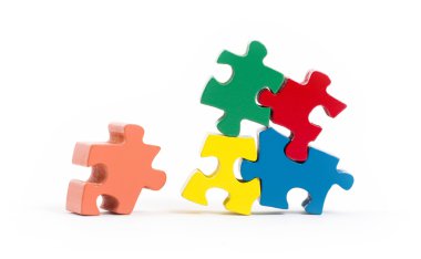 Closeup büyük jigsaw puzzle parçaları