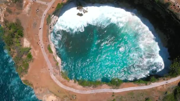 巴厘努沙佩尼达 破碎海滩地标 — 图库视频影像