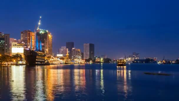 Ciudad Ho Chi Minh horizonte de la noche del río — Vídeo de stock