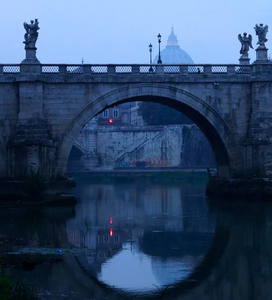 İtalya, Roma 'daki Aziz Peter Bazilikası manzarası.