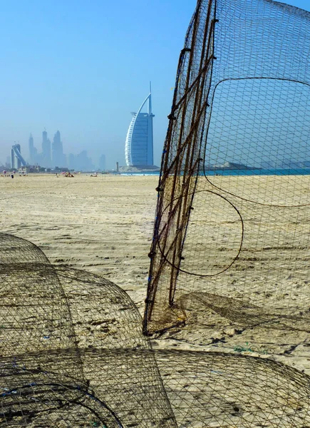 Dubai 'deki Burj al Arab' ın görüntüsü. Bir balıkçı köyünden yedi yıldızlı otel.