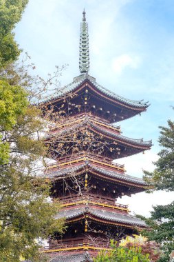 Japonya, Kyoto 'daki To-ji Tapınağı' nın beş katlı resmi. Bu pagoda Kyoto 'nun simgesel bir sembolü ve Japonya' nın en yüksek tahta kulesidir..
