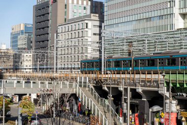 Tokyo şehri, Japonya-11 Aralık 2024: Tokyo, Japonya 'nın Akihabara ilçesine yüksek açı ve şehir manzarası