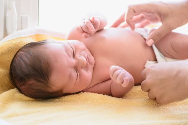 Sonra yeni doğan bebek doğum