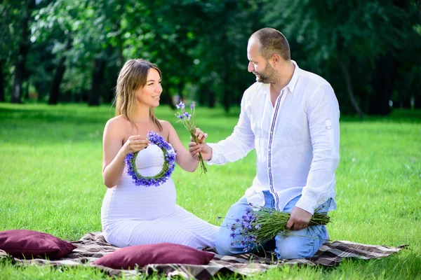 Pareja familia joven — Foto de Stock