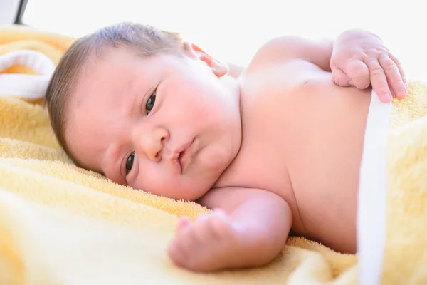 Efter förlossning nyfött barn Stockbild