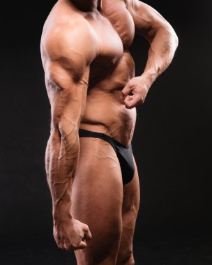 yakışıklı kaslı vücut geliştirmeci