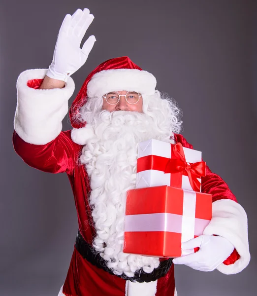 Glada jultomten med giftboxes — Stockfoto