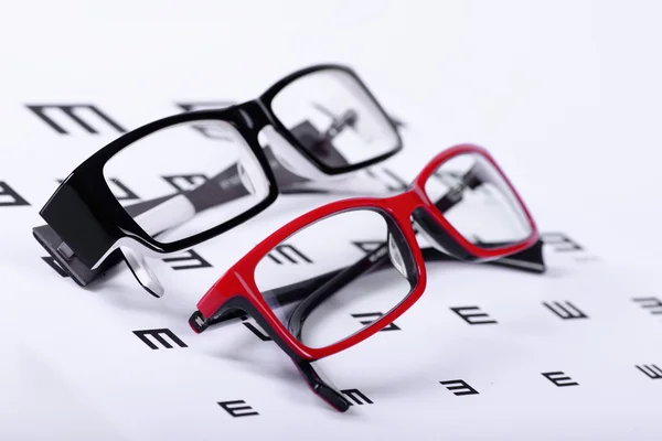 Eyeglasses and eye chart — Stock Photo, Image