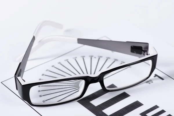 Eyeglasses and eye chart — Stock Photo, Image