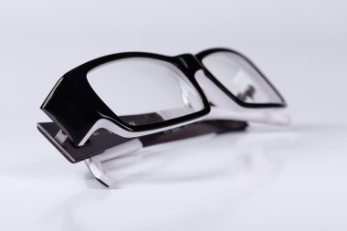 optik siyah gözlük