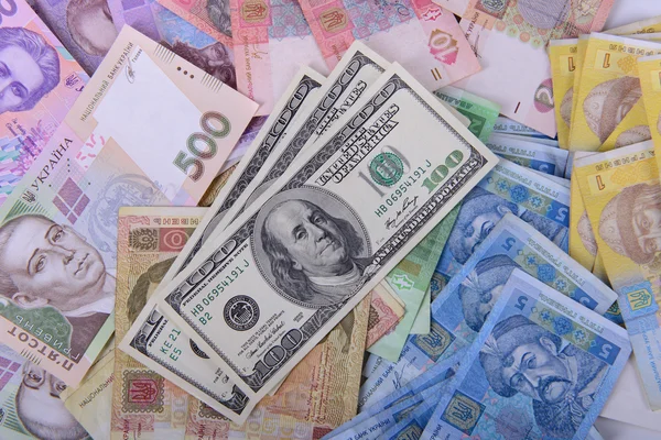 Τραπεζογραμμάτια δολάρια και hryvnia — Φωτογραφία Αρχείου