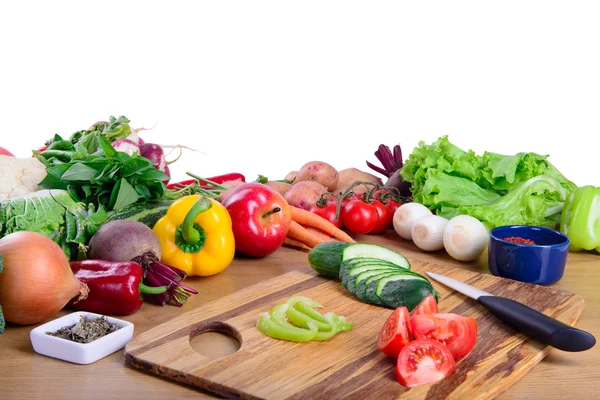 Légumes sur planche à découper — Photo