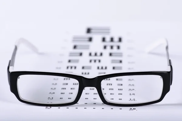 Eyeglasses and eye chart — Stock Photo, Image