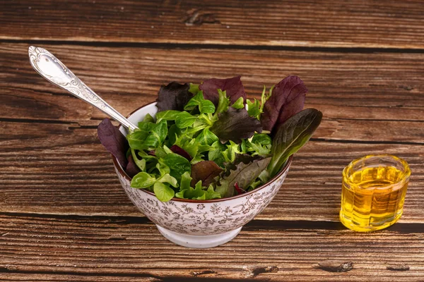 Ensalada Verde Fresca Sobre Una Mesa Rústica Madera — Foto de Stock