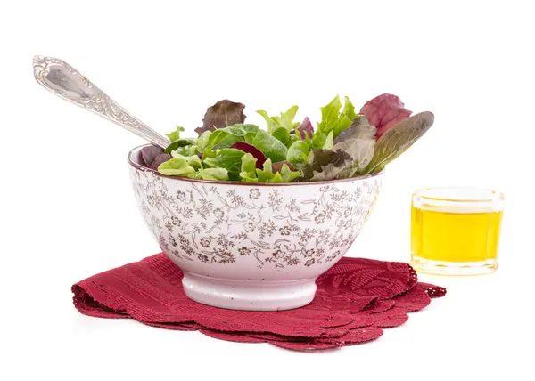 Salade Verte Fraîche Sur Fond Blanc — Photo