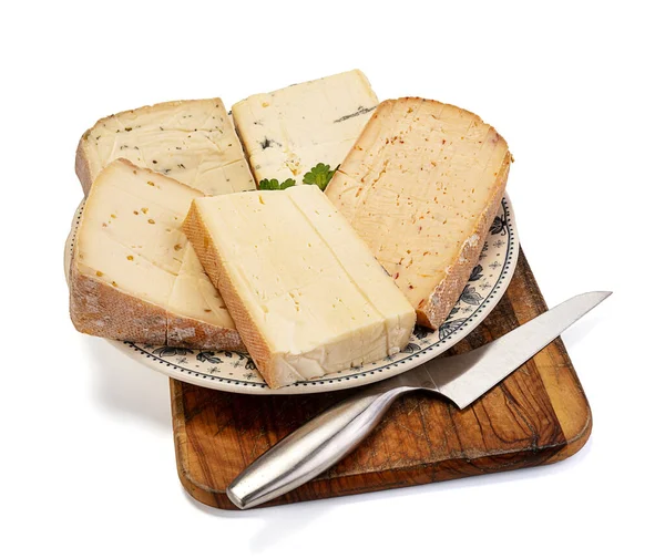 Raclette Käseplatte Mit Mehreren Aromen Auf Weißem Hintergrund — Stockfoto