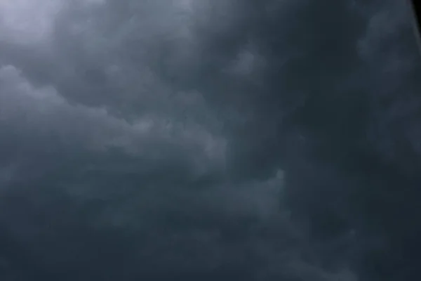 Nuvole Drammatiche Tempestoso Clima Primaverile — Foto Stock