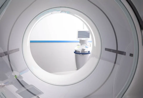 Magnetic resonance imaging scanner in an empty room