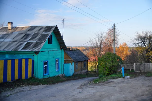 Häuser in der Reihe auf der Straße — Stockfoto
