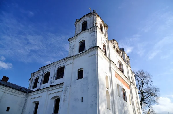 Zicht op oude katholieke kerk in Wit-Rusland — Stockfoto