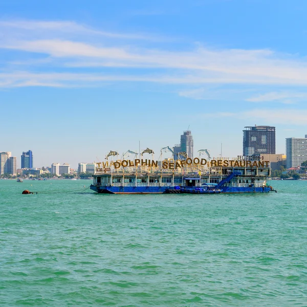 Floating Restaurant at Pattaya Bay — Stock Photo, Image