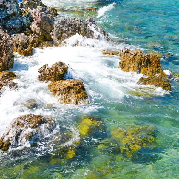 Natura scena spiaggia rocciosa e mare in Koh Larn Isola — Foto Stock
