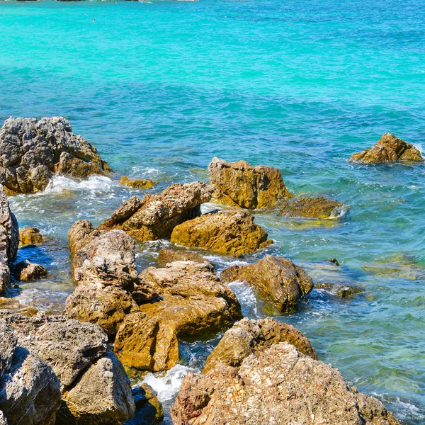 Natura scena spiaggia rocciosa e mare in Koh Larn Isola — Foto Stock