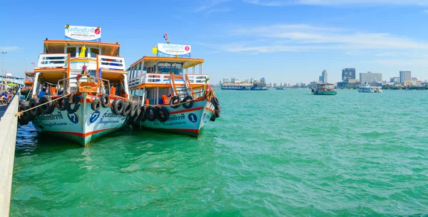 Yolcu gemi tekne Parkı'nda ziyaretçiler için liman ile COA'ları — Stok fotoğraf