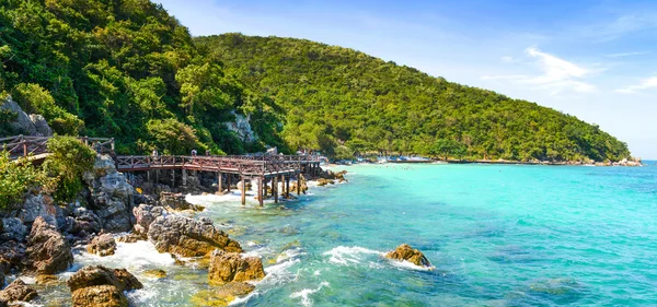 Ada, koh, tropikal bir plajda iskele lan ada Pattaya.
