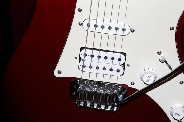 Instrumento musical de cuerda guitarra eléctrica macro fotografía —  Fotos de Stock