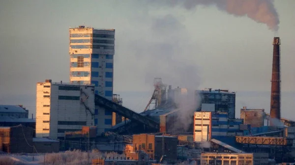Szénbányászat egy szénbánya Észak-Oroszországban a Vorkutinszkaja bánya — Stock Fotó
