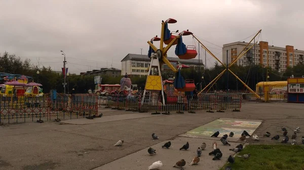 Fotos de verano Vorkuta ciudad Parte central de la ciudad Rusia. Época del año verano — Foto de Stock