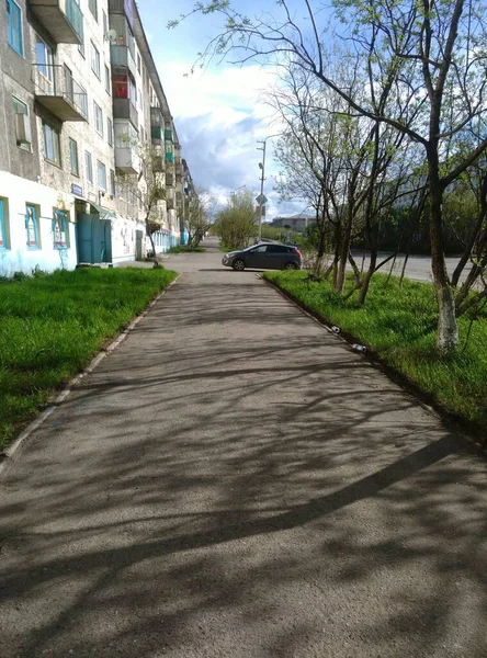 Stadt Straßen von Russland fünfstöckige Wohngegend — Stockfoto