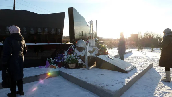 Monument över fallna gruvarbetare som bröt kol i norra Ryssland — Stockfoto