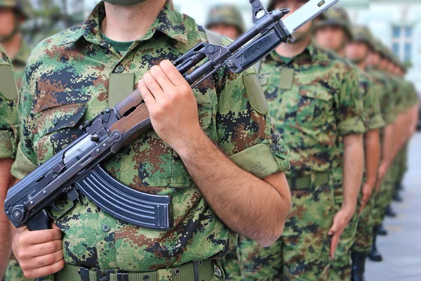 Hadsereg, katonák sorban állva — Stock Fotó