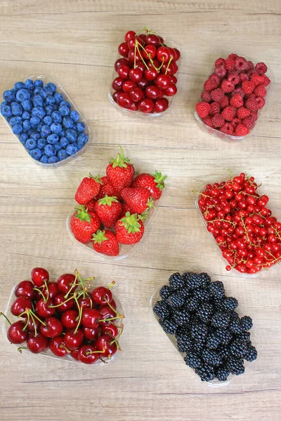 Fresh Berries Wooden Background Strawberry Blueberry Raspberry Blackberry Cherry Red — Stock Photo, Image