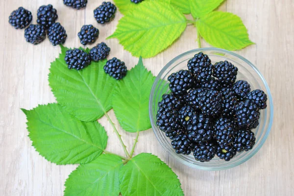 Fresh Blackberries Wooden Background Close Berries Juicy Ripe Fruit Leaves — Stock Photo, Image