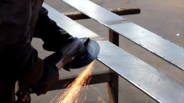 Steel worker and grinding wheel — Stock Video