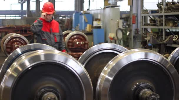 Worker controls wheels — Stock Video