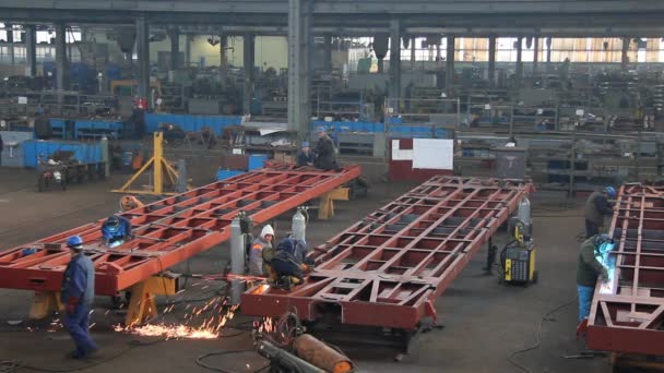 Fabrik för tillverkning av vagnar — Stockvideo