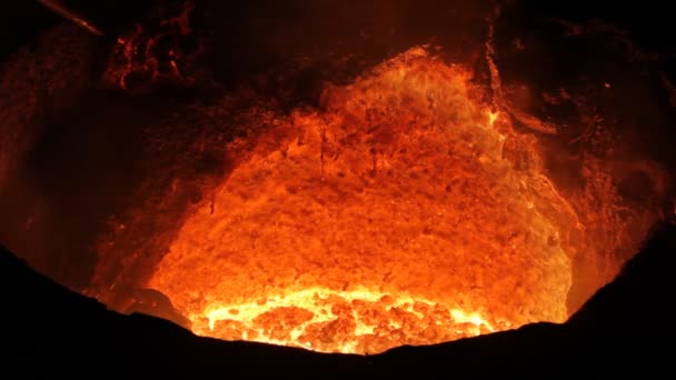 Fonderie, fonte dans les fours 